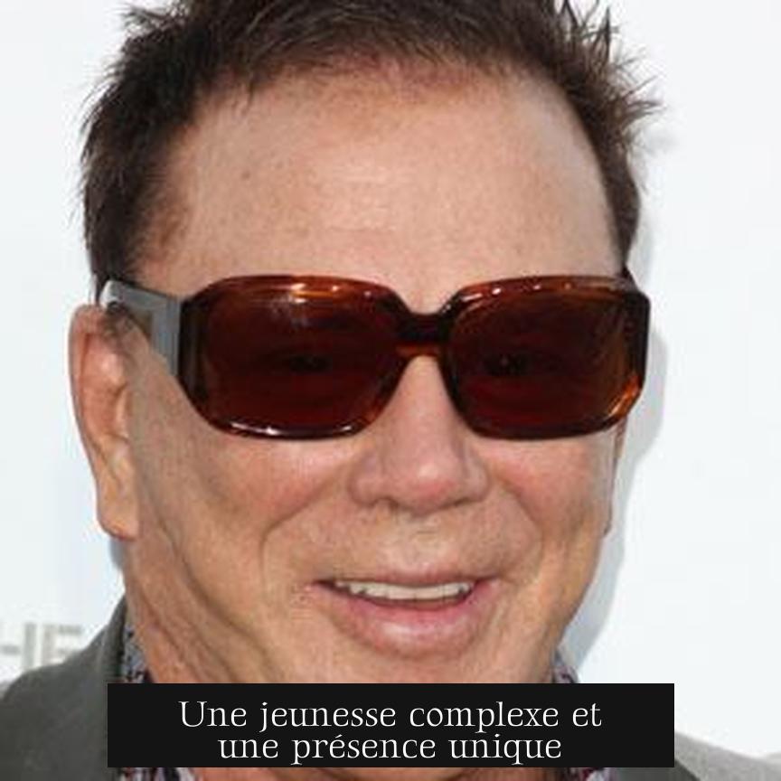 Une jeunesse complexe et une présence unique
