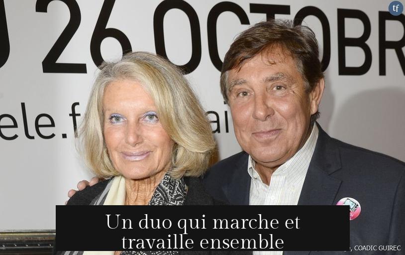 Un duo qui marche et travaille ensemble