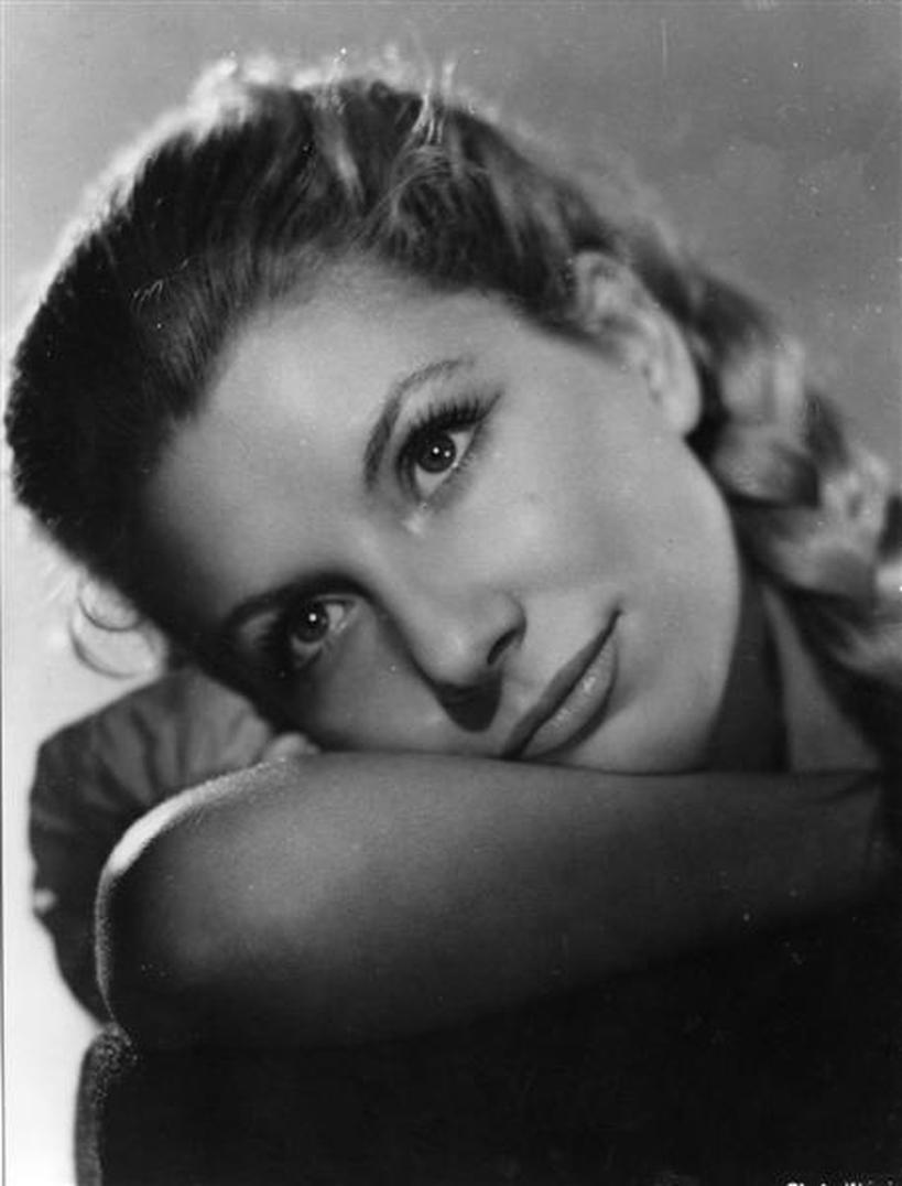 Le décès de Jacqueline, comme celui de Marcel, dégage une dimension presque tragique, familiale et artistique. Elle n’était pas qu’une actrice ; elle était le "brin de poésie", l’âme douce et créative qui a inspiré certaines des œuvres les plus marquantes de la littérature et du cinéma français. Ses obsèques reflètent donc une profonde reconnaissance collective. Chaque détail, du lieu à la présence des élus, en passant par le nombre d’habitants présents, forme un hommage vibrant à son parcours.