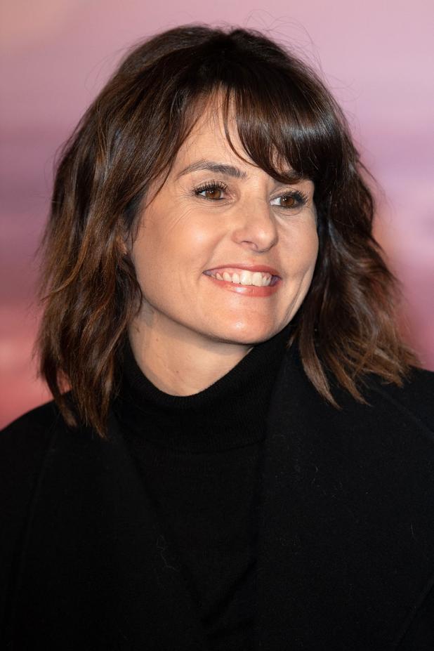 À la télévision, tout le monde connaît Faustine Bollaert. Pourtant, à l’état civil, son nom est Faraggi. Lorsqu’elle démarre en journalisme, elle adopte le nom de sa mère pour son « nom de scène ». Ce patronyme porte la mémoire familiale et est lié à une histoire connue à Lens.