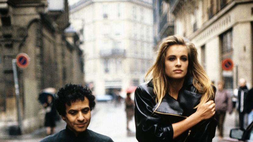 Azzedine Alaïa n’a jamais eu d’épouse ni été marié.Après un examen attentif des sources disponibles, aucun passage ne mentionne un mariage ou une épouse pour le maître de la haute couture tunisienne.
