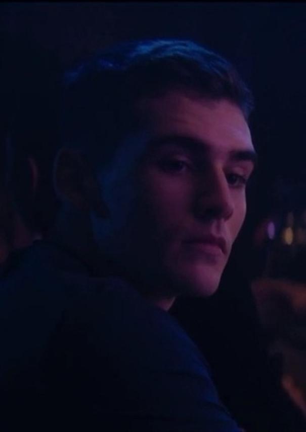 Luigi est aussi coach sportif diplômé et passionné de fitness, un métier qui colle parfaitement à sa personnalité dynamique. Il partage régulièrement sa passion pour le sport sur Instagram où il compte un public fidèle.