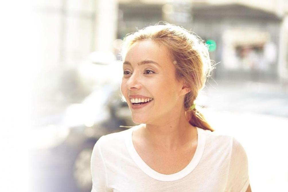 En conclusion, même si l’on ne connaît pas la date exacte de naissance d’Aurélia, les indices sont là pour dessiner le portrait d’une femme d’environ 40 ans, passionnée, talentueuse et généreuse. Elle incarne tout ce que l’on attend d’une actrice dévouée et d’une compagne inspirante.