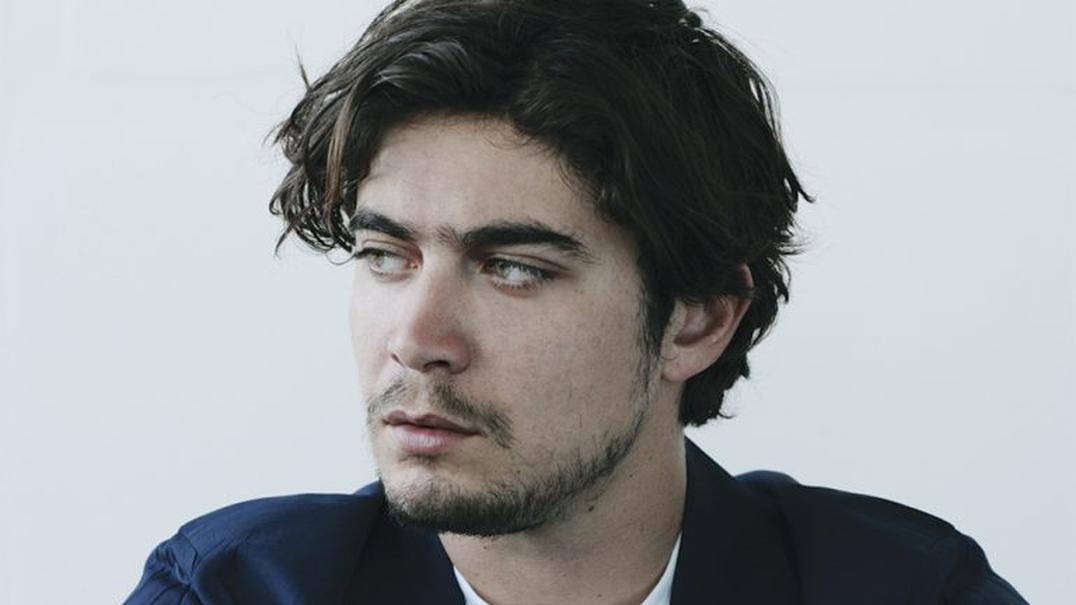 Riccardo est souvent décrit comme un père dévoué. Ce rôle essentiel dans sa vie ne passe pas inaperçu et humanise le comédien au-delà des paillettes.