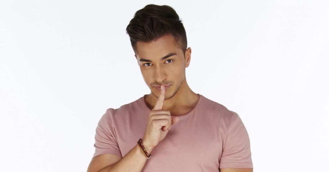 Quel est le fameux secret de Darko dévoilé dans Secret Story saison 10 ?C’est simple : il est une star mondiale du e-sport. Ce secret, bien loin d’être anodin, jetait une lumière originale sur cet univers encore naissant dans les médias en 2016. La participation de Darko à l’émission a marqué un tournant dans sa vie, lui ouvrant les portes d’une carrière plus large dans le monde digital. Mais ce n’est pas tout : Darko, c’est aussi un expert en stratégie de manipulation, construit au fil des jeux télé je-mens-je-cache-mon-secret. Allons découvrir ensemble ce qui se cache derrière ce candidat pas comme les autres.