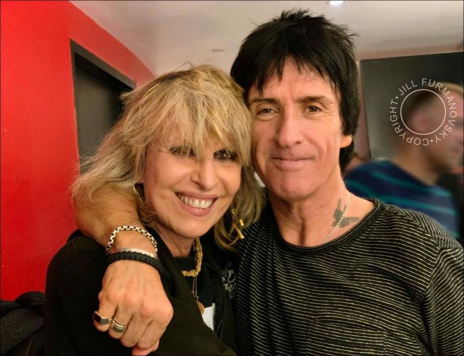 En 1984, Chrissie Hynde s'unit à Jim Kerr, chanteur de Simple Minds. Leur mariage dure jusqu'en 1990, marqué par une tournée commune et leur fille Yasmin, née en 1985. Ils se rencontrent en Australie lors d'une tournée des deux groupes.