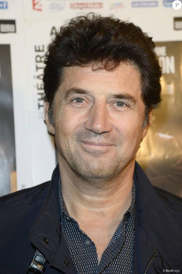 Déjà, on peut dire que Bruno n’est pas simplement un visage à la télévision, il est, pour beaucoup, synonyme du personnage du juge Cordier dans la série à succèsLes Cordier, juge et flic. Mais avant d’en arriver là, il a vécu une jeunesse riche d’expériences entouré de... ses cinq frères et sœurs. Oui, pas mal d’ambiance chez les Madinier à la maison !