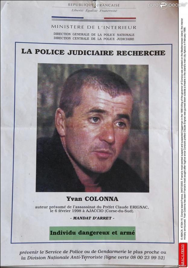 Oui, dès le 6 avril 2022, la famille d’Yvan Colonna engage une action en justice contre l’État. Elle reproche à l’administration pénitentiaire des manquements graves qui auraient facilité cette attaque mortelle. Ce recours souligne combien le décès dépasse une simple affaire judiciaire : c’est un cri face à des dysfonctionnements profonds.