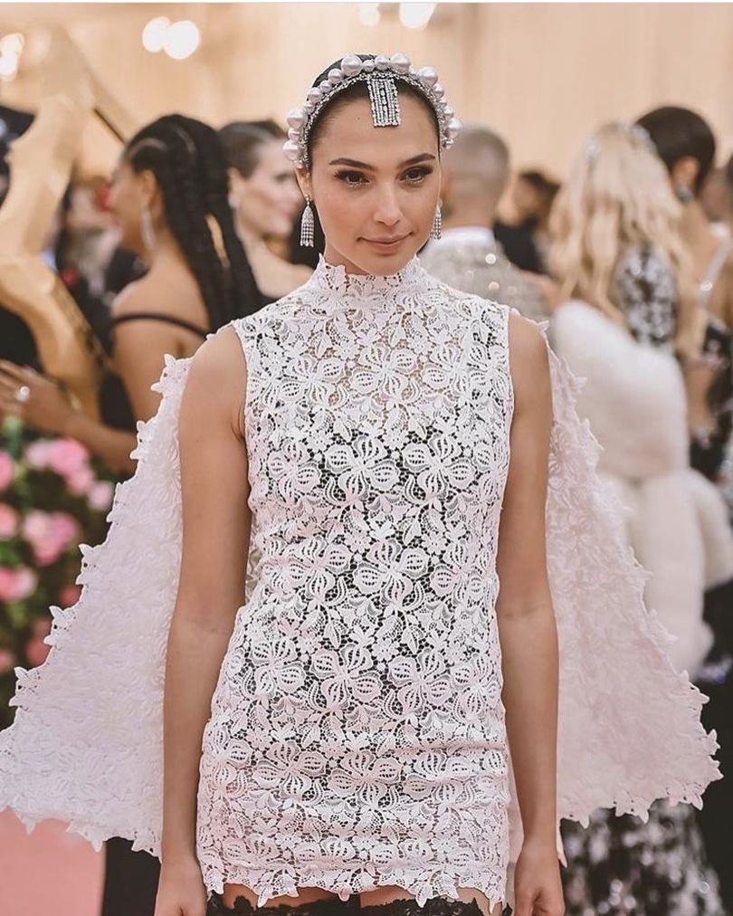Questions Fréquentes Sur la Robe de Mariage de Gal Gadot