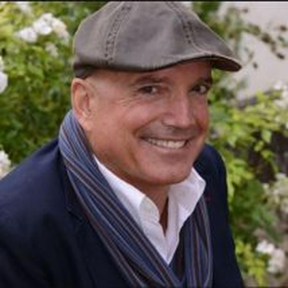 Louis Bodin n’est pas qu’une simple personnalité née dans les années 50. Il est ingénieur, prévisionniste, et surtout météorologue. Sa carrière l’a rendu familier à des millions de téléspectateurs français. À 67 ans, il continue d’incarner la météo sur le petit écran, mêlant science et pédagogie.
