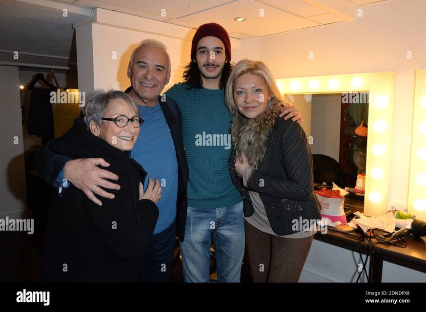 Michel Fugain rencontre Sanda à L’Ile-Rousse, au cœur de la Corse, peu après un drame familial majeur. Leur lien débute en amitié. Au fil de trois ans, ils ajoutent l'amour à cette complicité déjà évidente. Sanda, qui a 22 ans de moins que Michel, est une chanteuse d’origine roumaine.