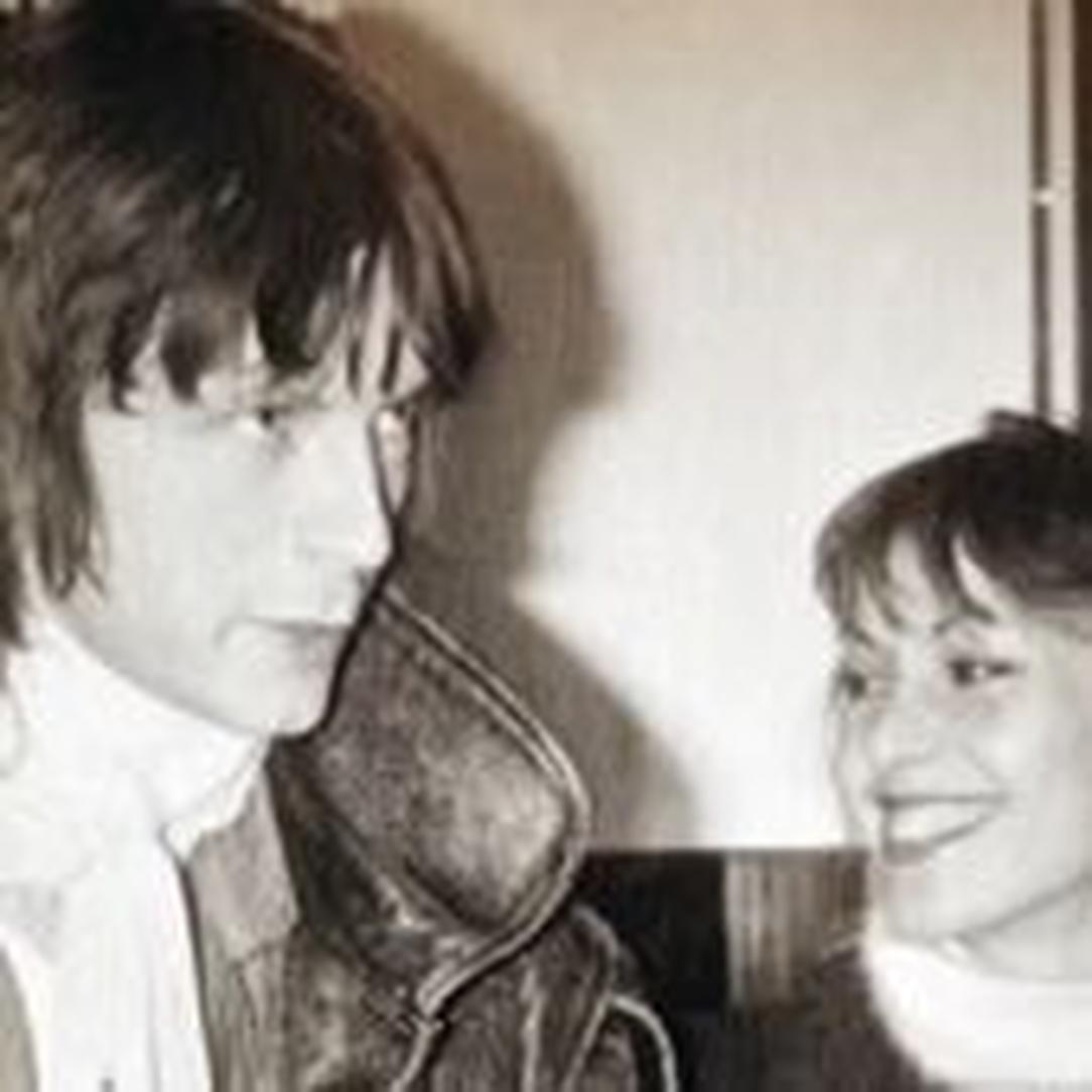 Le public s’interroge souvent : les enfants de Lolita et Renaud ont-ils à leur tour agrandi la famille ? Renaud a en effet un fils, Malone, avec Romane Serda, né il y a environ 16 ans. Ce qui montre que la saga familiale continue de s’écrire entre chansons, dessins et histoires générationnelles.