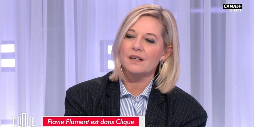 Depuis qu’elle partage sa vie avec Yannick, Flavie Flament semble plus épanouie. Sa sérénité personnelle se reflète dans ses apparitions télévisées où transparait une confiance retrouvée. Cette stabilité, rare dans le monde médiatique, paraît un moteur dans sa renaissance professionnelle.