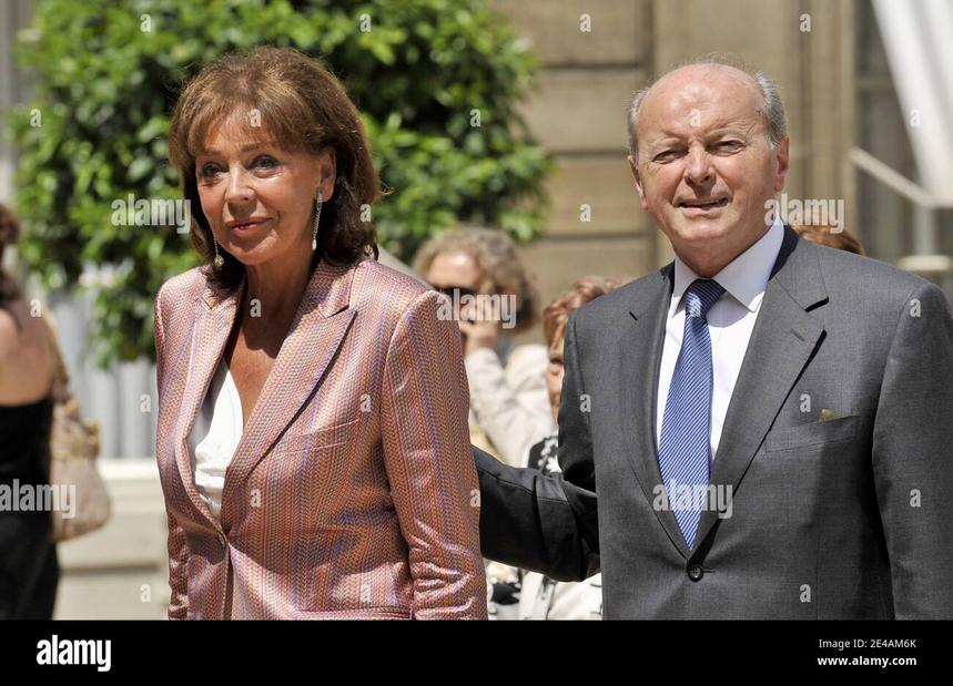 On le sait peu, mais le couple fonctionne aussi en tandem créatif. Jacques, sous le masque de Jacques Bastier, peaufine des scénarios pour les productions de son épouse. Cette collaboration artistique est un super duo qui fusionne leurs talents complémentaires.