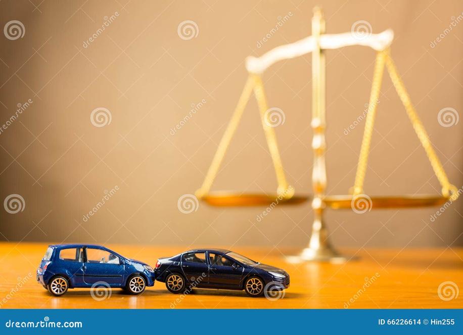 En 2009, près de la moitié des infractions pour excès de vitesse et conduite imprudente sont commises par ces jeunes. Entre 2006 et 2010, la vitesse a causé plus de la moitié des accidents mortels touchant les 16-24 ans. Une statistique qui interpelle sur la responsabilité et la régulation du comportement au volant à un âge fragile.