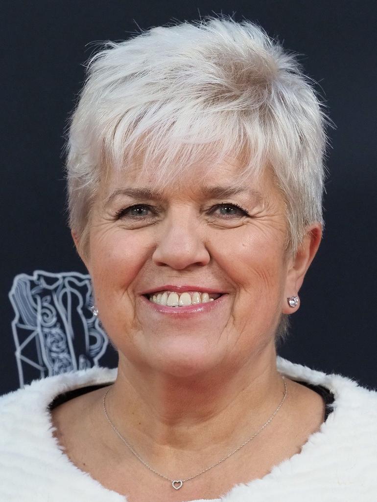 À la découverte de la famille de Mimi Mathy et ses sœurs : un amour solide et un soutien indéfectible