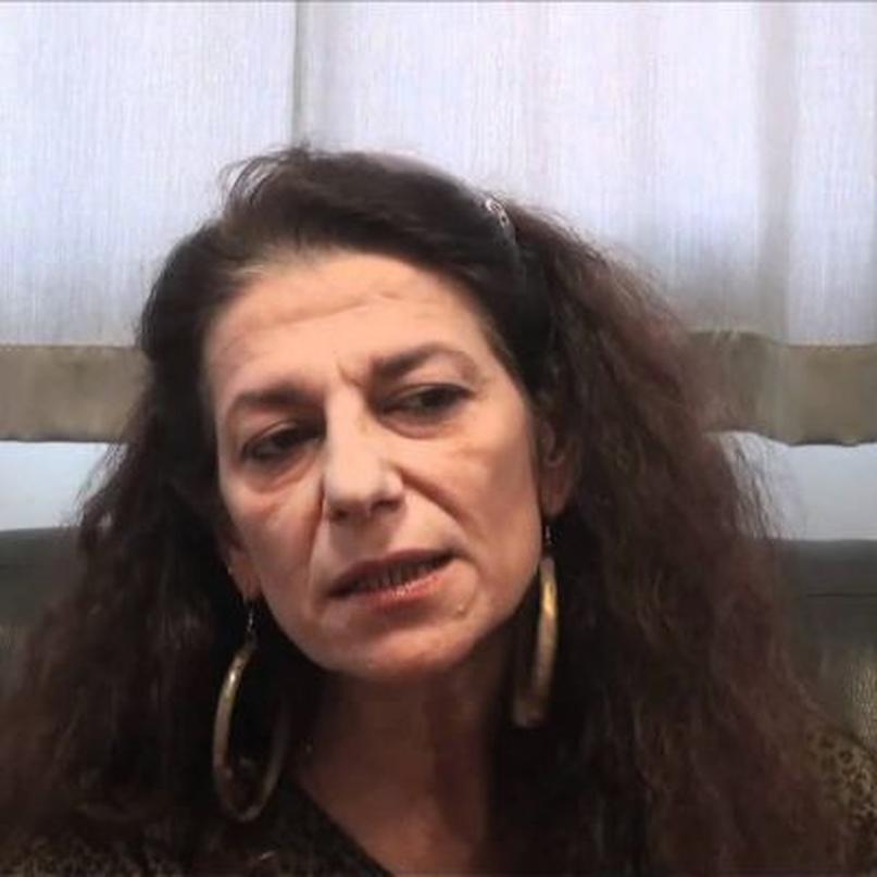 On pourrait penser que Brigitte n’est que l’épouse d’une star des années 80. Mauvaise idée. Elle est une artiste à part entière, à la tête d’une compagnie de marionnettes, ce qui prouve un univers créatif personnel et un engagement culturel.