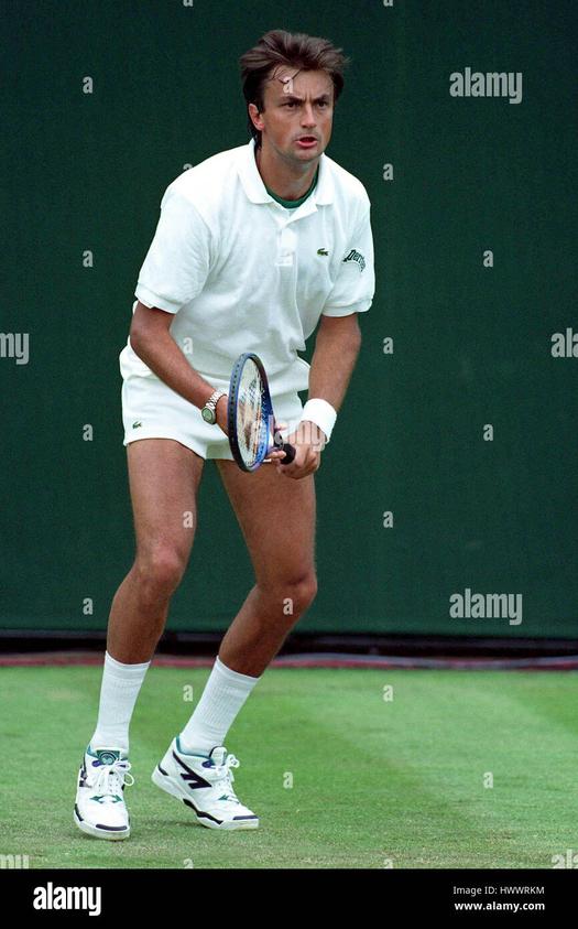 Henri Leconte vie privée? Voilà une question qui intrigue souvent, notamment parce que l'ancien tennisman ne se dévoile pas toujours facilement sous les projecteurs. Pourtant, derrière l’image du champion fougueux des courts, il y a un homme dont la vie privée est aussi riche et complexe qu’un match en cinq sets. Leconte a traversé plusieurs phases sentimentales, a fondé une famille nombreuse et entretient aujourd’hui des liens solides, personnels et professionnels, avec sa compagne.