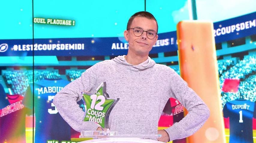 Malgré ses talents considérables, Émilien a vu sa série s’arrêter brusquement lors d'une émission enregistrée le jeudi 19 septembre 2024. Un choc pour les téléspectateurs, qui le considéraient comme imbattable. Le jeune Maître a plusieurs fois échappé à la défaite en corrigeant ses erreurs et en raffinant sa stratégie. Mais ses fameuses "failles", évoquées par Jean-Luc Reichmann, ont fini par le rattraper.