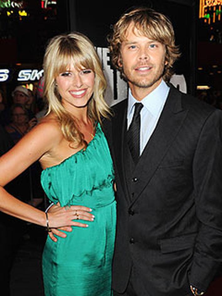 Il est rare de voir les enfants d’Eric Christian Olsen mis en lumière publiquement. Ils profitent habituellement d’une discrétion bien méritée. Toutefois, chaque apparition de la fratrie sur le compte Instagram d’Eric fait sensation. En août dernier, une photo mémorable montrait Eric assis en tailleur, lisant un livre pour enfants écrit par sa femme, Sarah Wright Olsen, proche et complice autour de cet instant.