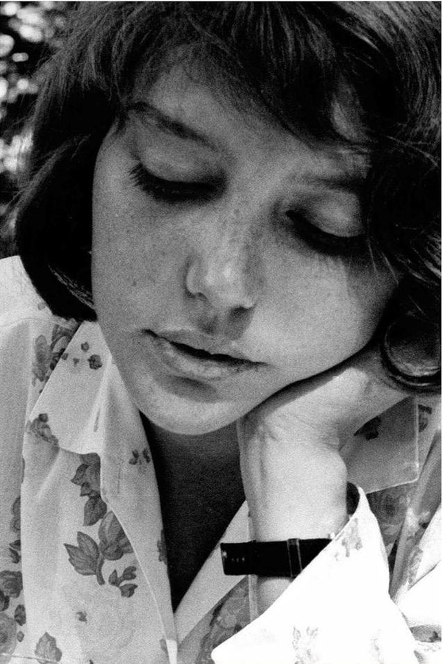 Le cancer, inattendu et impitoyable adversaire, a emporté Anne Wiazemsky après une hospitalisation d’un mois. C’est son frère Pierre qui a fait part de cette triste nouvelle, précisant qu’elle était très malade. Une fatalité qui touche beaucoup trop de personnalités, qui, malgré leur art et leur force, ne peuvent toujours rien contre la maladie.