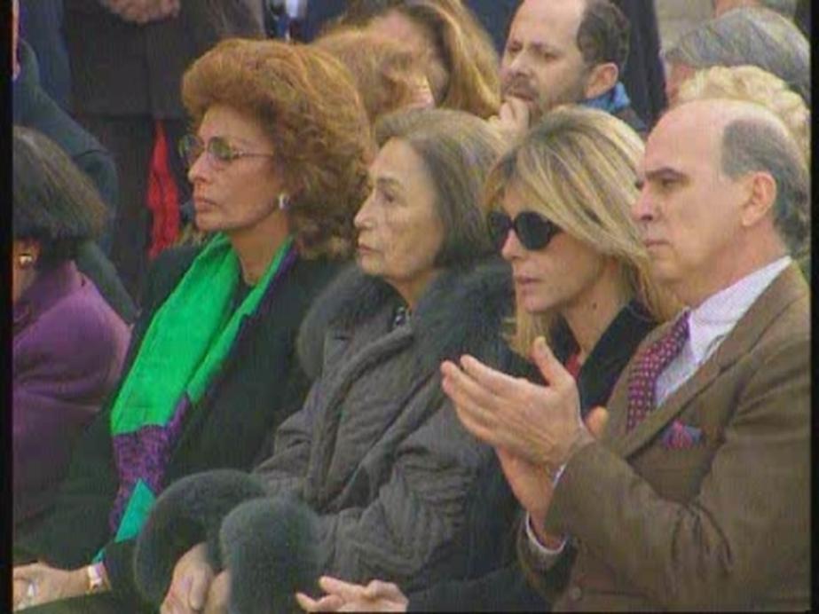 Les obsèques de Barbara Mastroianni ne sont pas qu’une simple fin. Elles sont une invitation à mieux comprendre ces personnalités publiques, inscrites dans leur humanité et leurs fragilités. Une histoire à méditer pour qui s’intéresse à l’équilibre entre vie privée et lumière des projecteurs.