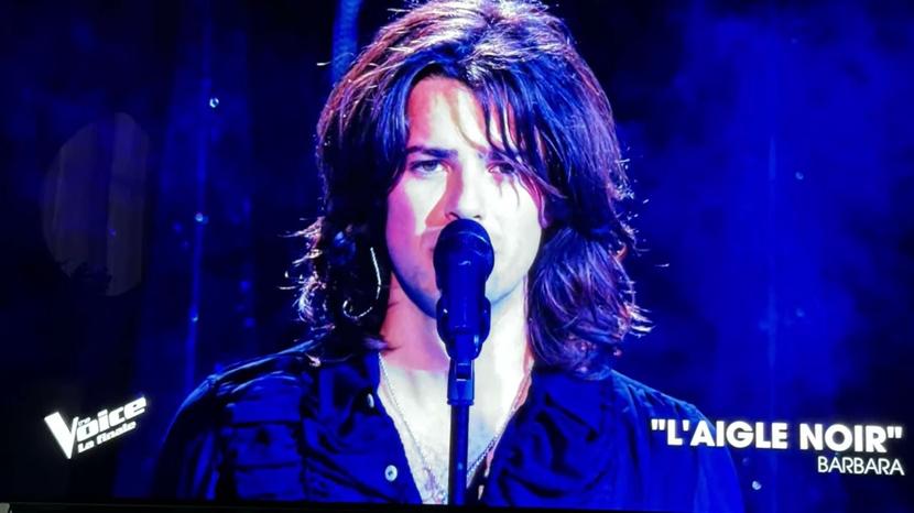 Le chiffre 22 revient systématiquement dans les différentes interviews et reportages sur Baptiste dans The Voice. Il a 22 ans, ce jeune talent est une révélation de la treizième saison. Il se démarque par sa voix puissante et son charisme sur scène.