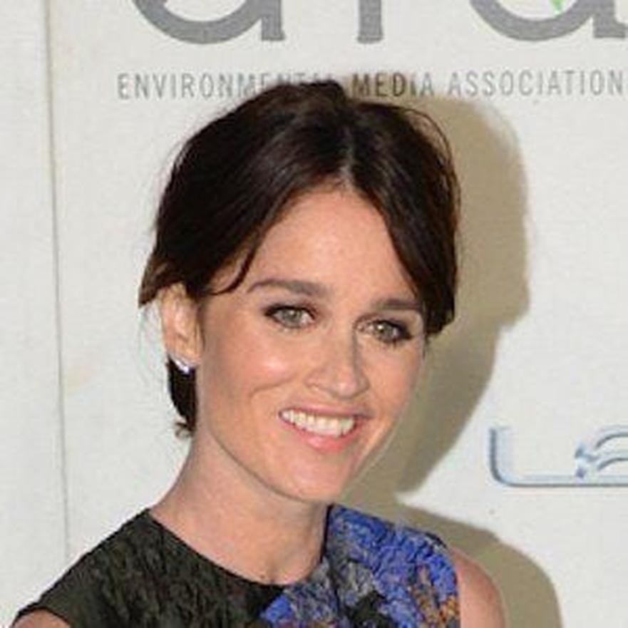 Plus qu’une simple actrice, Robin partage une partie de sa vie réelle avec ses abonnés. Une vidéo tendre a même fait le buzz sur Instagram, dans laquelle son fils Oscar chante une berceuse pour sa petite sœur. À la question de sa maman "Veux-tu chanter une chansonnette pour ta sœur ?", le jeune garçon entonne “Rock-a-Bye-Baby”.