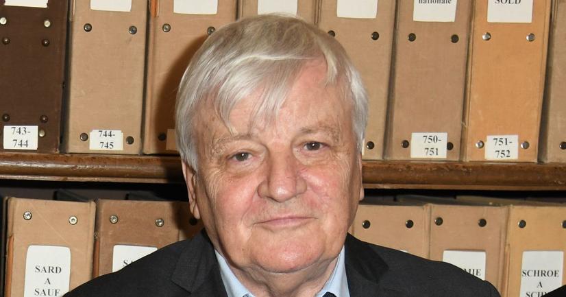 Dans cette ambiance sombre, Gérard Holtz, son compagnon, joue un rôle pivot. Muriel souligne combien le soutien de Gérard a été vital. Elle parle de lui comme de sa « maison » et de « sa moitié d’orange ».