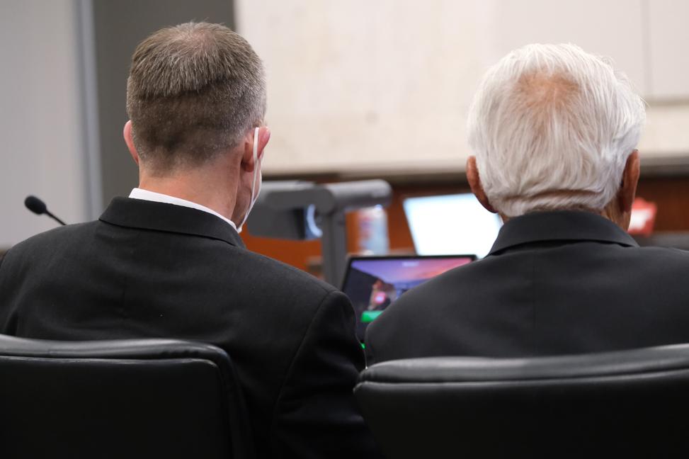L’absence de dates annoncées et le report permanent du procès plongent la famille dans une frustration immense. La mère de Bastien, Frédérique Couturier, exprime son amertume : « Cela fait cinq ans qu’il ne se passe rien. Ils ont certainement leur petite vie tranquille. Quand je fais mes courses, peut-être qu’ils sont à côté de moi, je n’en sais rien. »