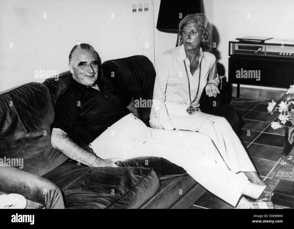 Claude Pompidou n’était pas seulement la première dame, elle était aussi une esthète de l’art contemporain. Avec son mari, elle a joué un rôle-clé dans la création du Centre Georges Pompidou, aujourd’hui emblème culturel parisien. La structure, conçue par les architectes Renzo Piano et Richard Rogers, a été controversée, surtout auprès de Georges Pompidou lui-même, qui aurait préféré un style plus classique.