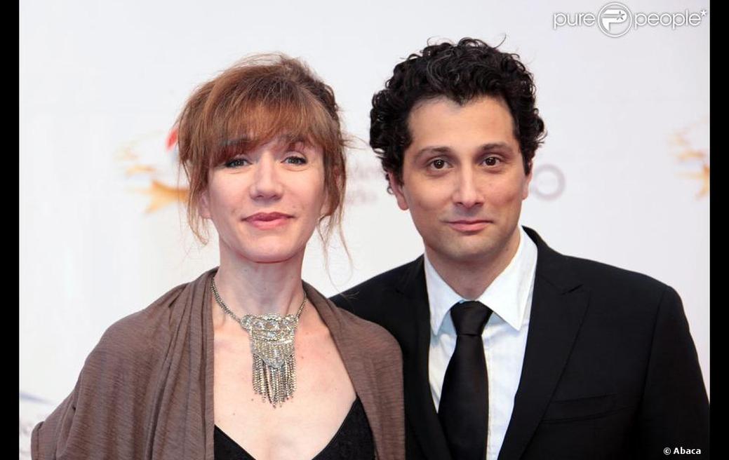 Virginie Lemoine partage sa vie amoureuse avec le comédien Darius Kehtari depuis 2002.Bien que très discrets, ils collaborent régulièrement, mêlant vie professionnelle et personnelle avec élégance.