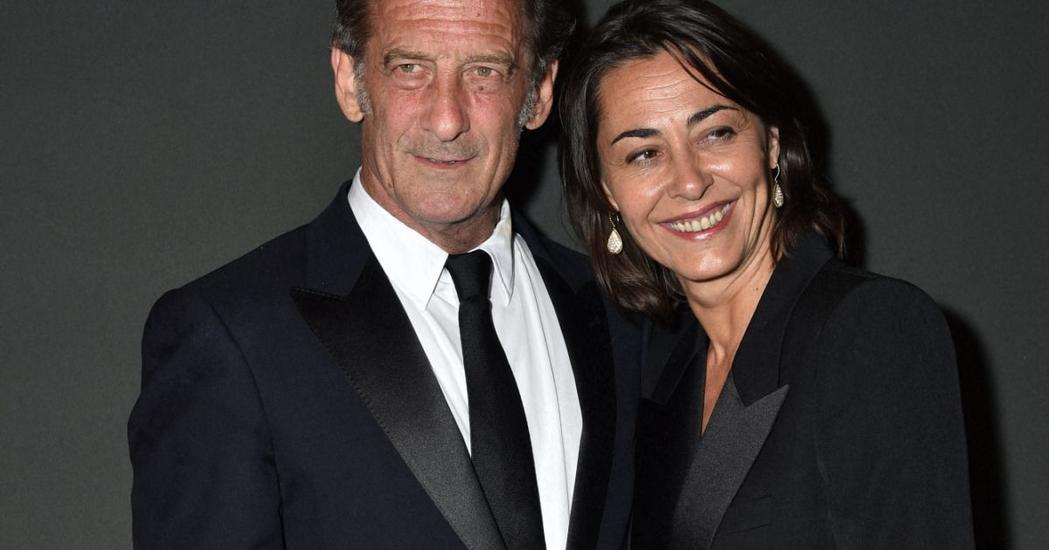 Vincent Lindon et Cécile Duffau nous rappellent qu’être sous les feux de la rampe ne signifie pas forcément exposer toute sa vie privée. Ils prouvent qu’on peut vivre une grande histoire d’amour tout en restant fidèle à ses convictions, loin du tumulte médiatique.