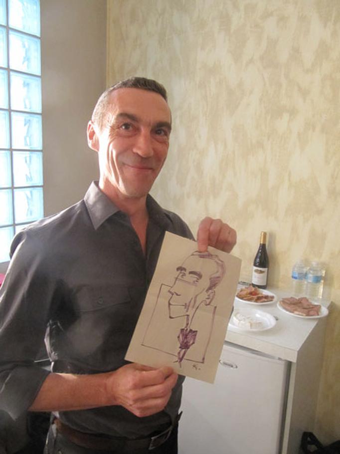 À travers cette double facette – vie privée et artistique – on comprend mieux le personnage. Derrière l’homme de scène, se cache un homme de chair, écorché, qui a dû porter une lourde croix.