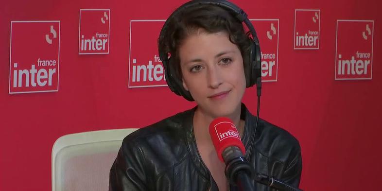 Clémentine était journaliste à France Info, où elle avait gagné la reconnaissance pour son travail. Elle signait aussi un podcast très suivi, "Ma vie face au cancer", où elle partageait son expérience personnelle avec sincérité et sans fard.