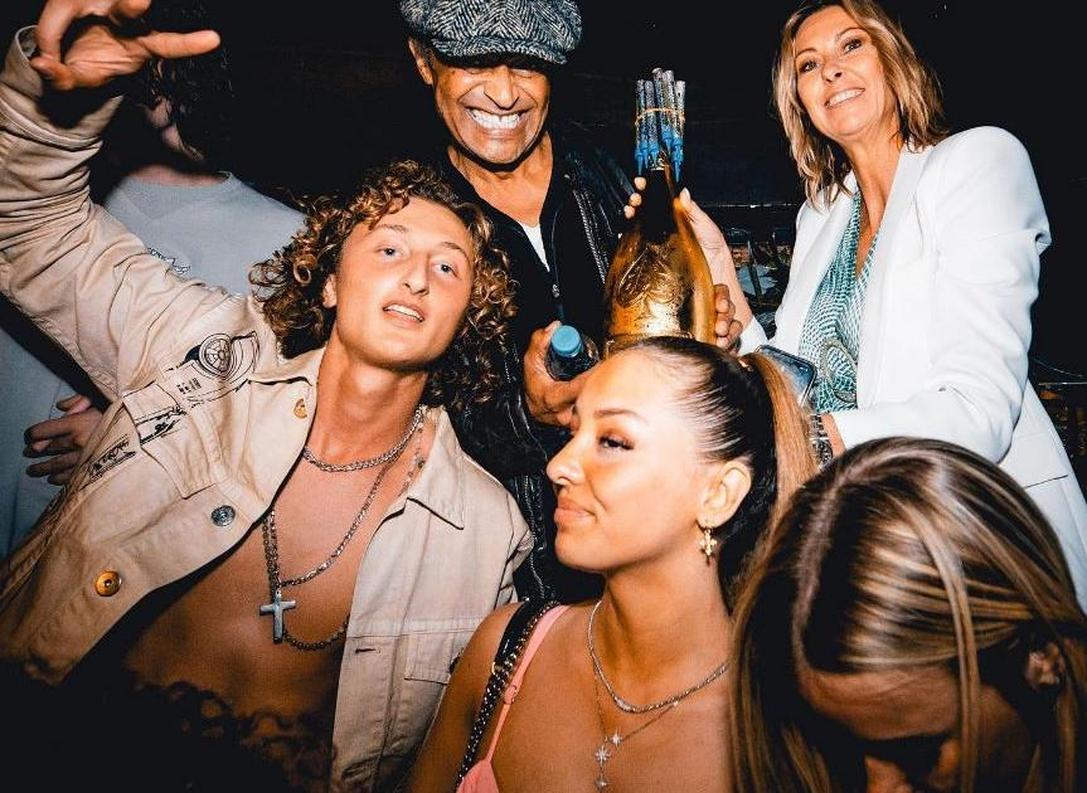 Joalukas Noah est connu pour sa discrétion sur sa vie privée. Toutefois, il semblerait qu’il soit en couple avec une certaine Pauline.