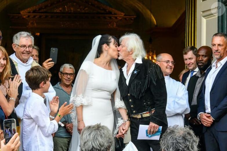 Il répondait ainsi aux accusations de polygamie, rappelant que l’homme et la femme ont des rythmes de vie et des horloges biologiques différentes. Et bonne nouvelle pour les sceptiques : le Viagra, selon lui, c’est un mystère.