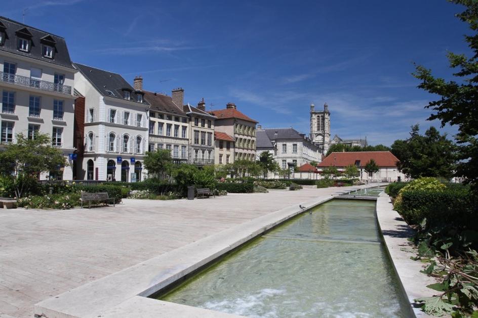 Des figures contemporaines remarquables : les maires du XXe et XXIe siècle
