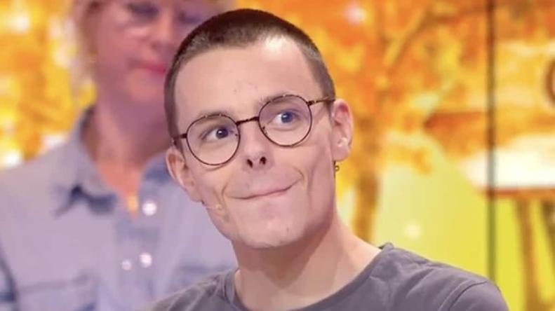 Mercredi 18 septembre 2024, la surprise a été totale. Émilien a finalement trouvé plus fort que lui, perdant lors d’un épisode décisif. Lors du concours Culture Clash sur Twitch, le jeune homme a commis une erreur notable en répondant prématurément et incorrectement à une question sur Teddy Bear et le président américain James Monroe.