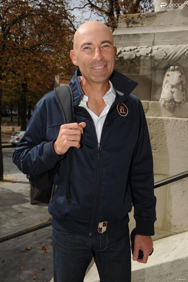 Ce choix de vie, trouvé au fil des années, semble porter ses fruits. Nicolas Canteloup confie dans plusieurs interviews être un « papa comblé ». Cet équilibre lui permet de s’épanouir pleinement, réinjectant peut-être cette sérénité dans son humour, plus sincère et moins caricatural dès que les caméras s’éteignent.