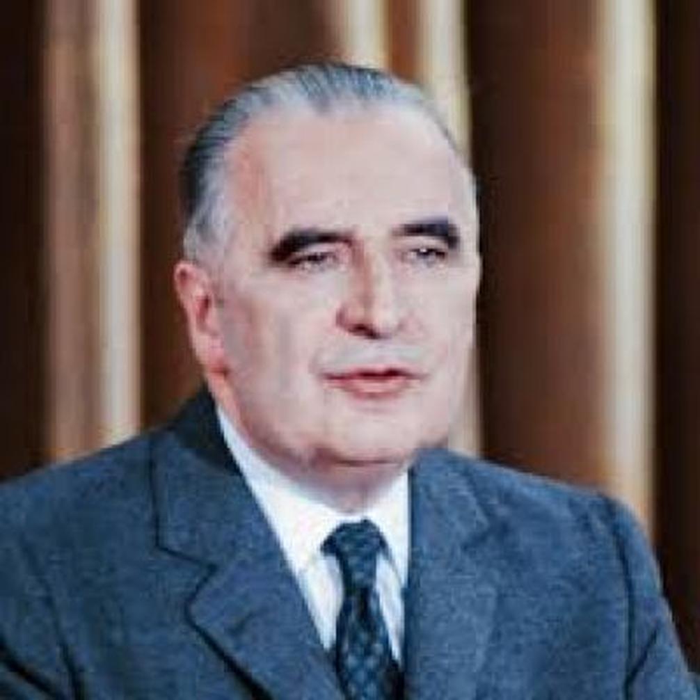Claude Pompidou, épouse de Georges Pompidou, président de la République française de 1969 à 1974, fut une figure marquante par son engagement humanitaire et son goût affirmé pour l'art contemporain.Cette femme a marqué l’Élysée et la société par ses actions et son style unique.