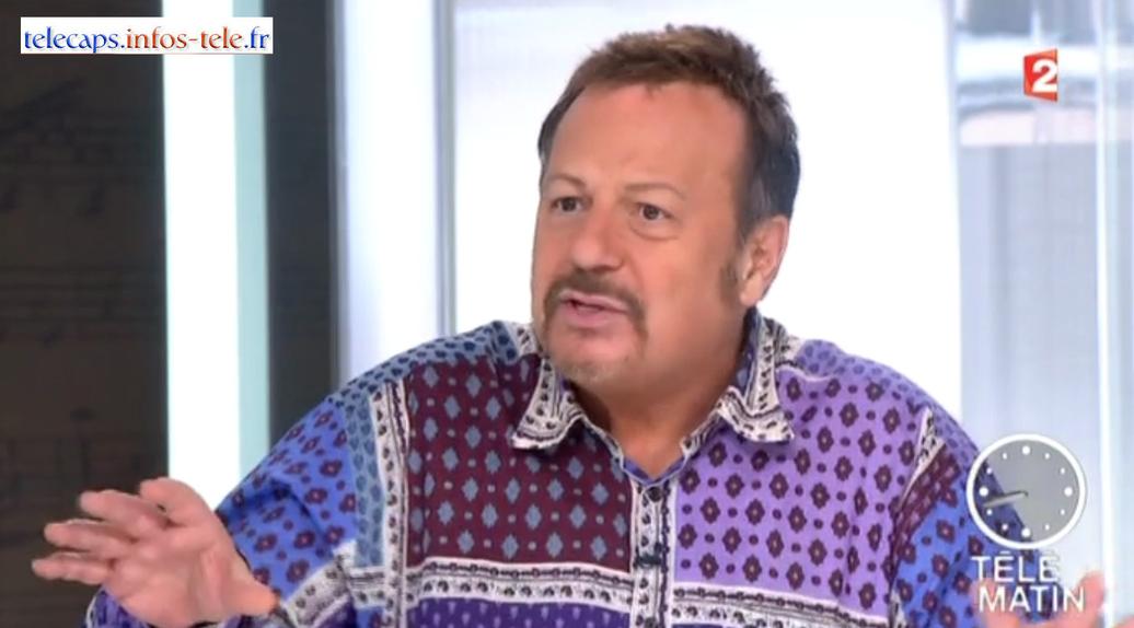 Toujours en mouvement, Henry-Jean Servat a aussi décidé de changer de cap il y a quelques années. Fini les plateaux télé et les rubriques mondaines de Télématin, il entre en politique locale où il propose son expertise. Plus qu’une reconversion, c’est un choix de vie. Son engagement reflète une personnalité curieuse, dynamique, qui ne s’enferme pas dans une seule identité.
