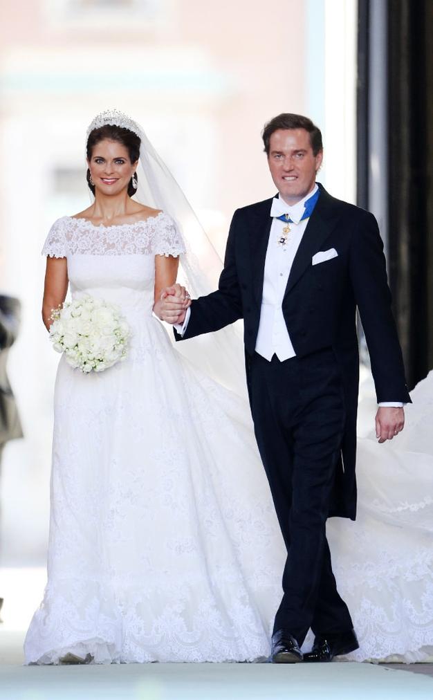 Avant cette union, la vie de la princesse Madeleine fut loin d’un conte de fées sans nuages. Après des fiançailles avortées en 2009 avec un avocat suédois, elle quitte la Scandinavie pour New York, point d’ancrage de sa renaissance personnelle. Là-bas, elle rencontre Christopher O'Neill, un banquier discret loin des scandales habituels de la presse people. Leur relation, à l’abri des regards, devient l’une des plus solides du gotha.