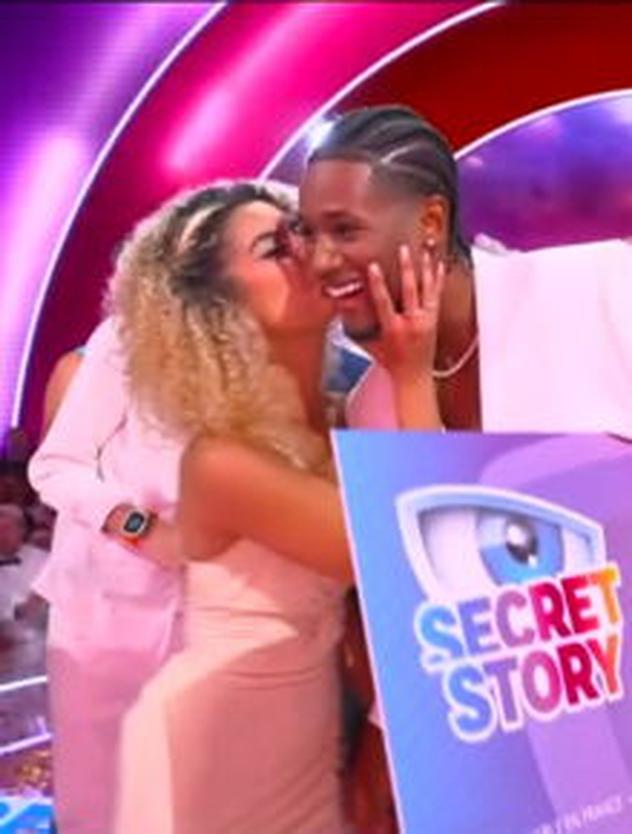Cette double vie la rend attachante et intrigante. En effet, Zoé n’est pas qu’une participante lambda, c’est une femme déjà reconnue et admirée dans son pays. Son secret sur le concours de beauté la distingue vraiment dans l’aventure.