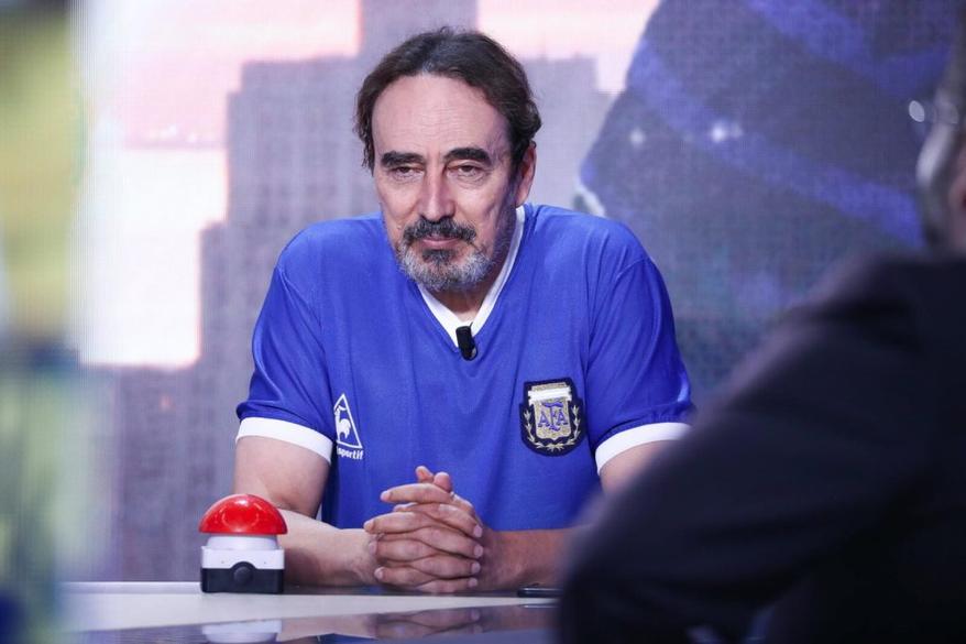 Alors, chers lecteurs, la prochaine fois que vous suivrez une émission animée par Didier ou lirez ses commentaires, pensez à Nathalie, Murielle, Louise, Charlotte et Dimitri, ces visages discrets qui ont façonné l’homme qui a marqué le journalisme sportif français sans jamais dévoiler tous ses secrets.