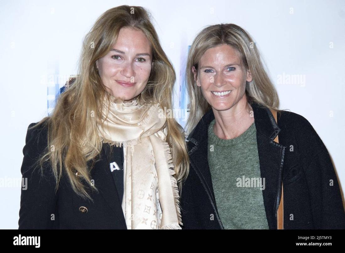 Sarah Lelouch est maman de deux filles, Rebecca et Noa. Rebecca a 22 ans et Noa a 14 ans. Elle partage souvent des photos d'elles sur Instagram.