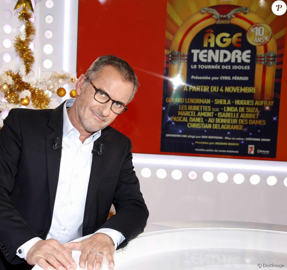 Christophe Dechavanne a troqué les excès de sa jeunesse et ses voitures rapides contre un mode de vie plus serein. À Neuvy-sur-Barangeon, il savoure les plaisirs simples.