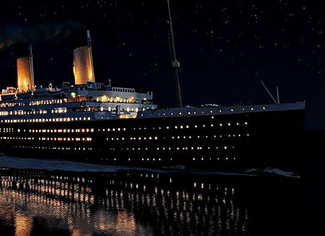 Ces noms rappellent à quel point le long-métrage de Cameron reste un monument du cinéma. Pourtant, les acteurs d’Unsinkable apportent un tout autre angle, plus intimiste et chargé de vérité historique, pour montrer que le Titanic ne se réduit pas à son feu d’artifice romantique.
