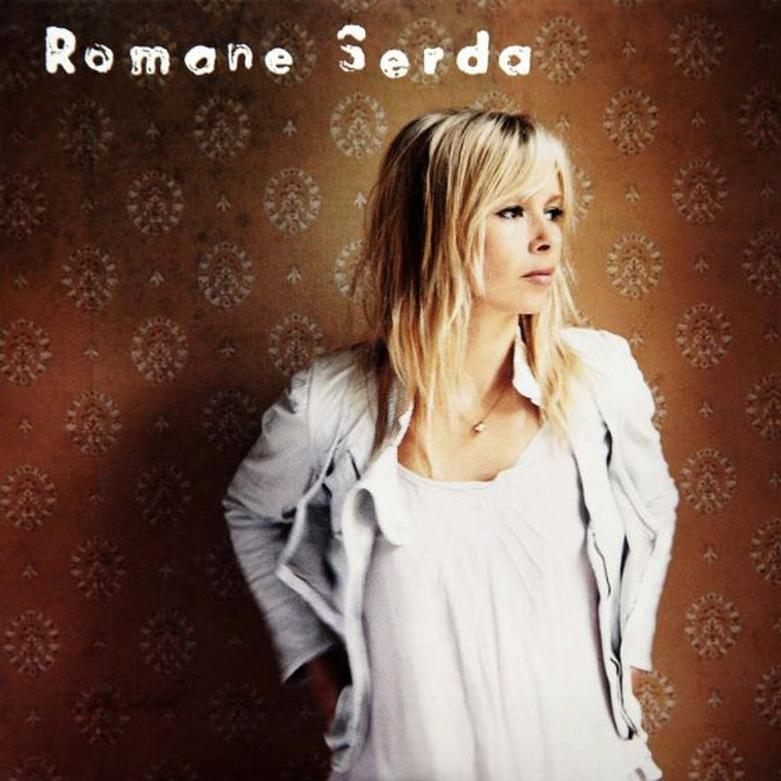 Romane Serda, avec ses trois albums à son actif, est une artiste dans l’âme. Lorsque le destin la place face à Pierre-Yves Horel, régisseur général du prestigieux musée du Jeu de Paume, c’est comme si deux mondes se rejoignaient naturellement.Il est lui-même entouré d'œuvres d’art. L’alchimie n’a rien de surprenant, on peut même dire qu’elle était... artistique.