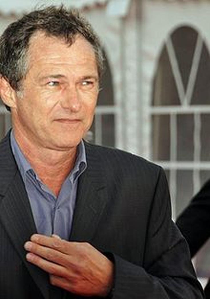 Pour les fans qui se demandent "Que devient Bruno Wolkowitch dans sa vie privée ?", la réponse commence par un couple fort et une rencontre professionnelle pleine de chimie. En 2002, sur le plateau de la série "PJ", Bruno croise le chemin de Fanny Gilles. Deux passionnés du cinéma et du théâtre, réunis au milieu des scènes et des caméras, une alliance évidente et passionnée.